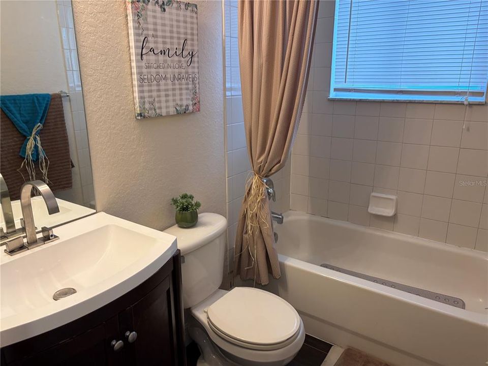 En Venta: $275,000 (3 camas, 2 baños, 1259 Pies cuadrados)