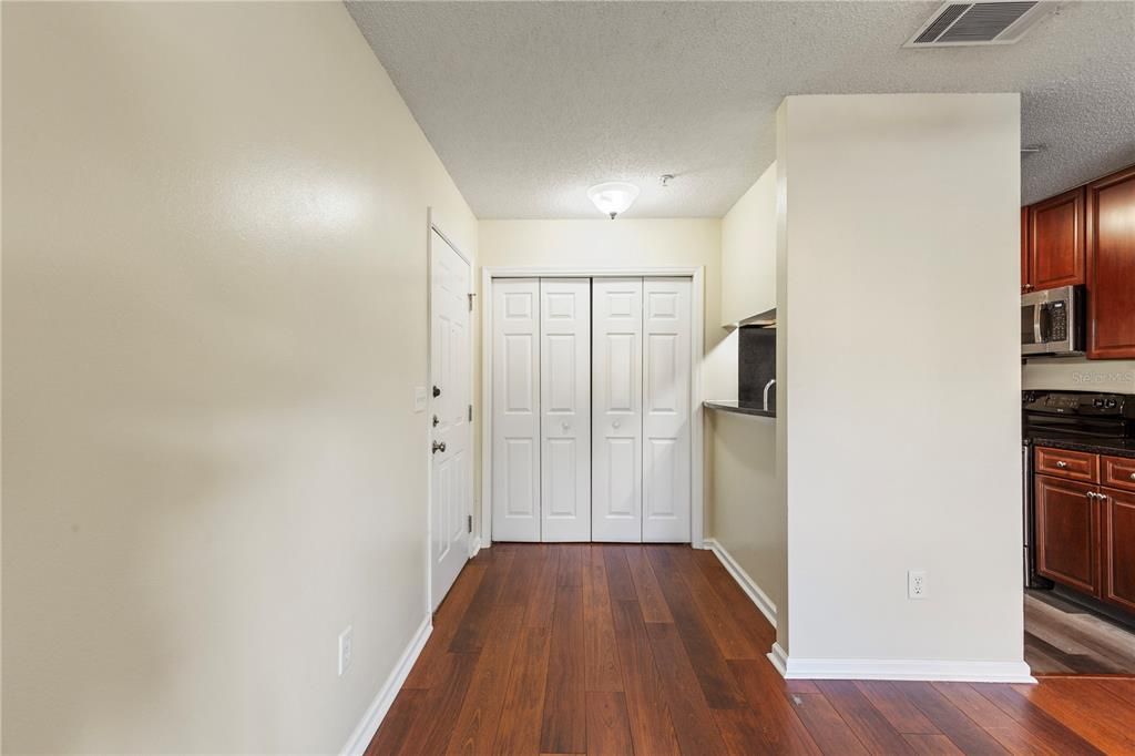 For Rent: $1,450 (1 beds, 1 baths, 665 Square Feet)