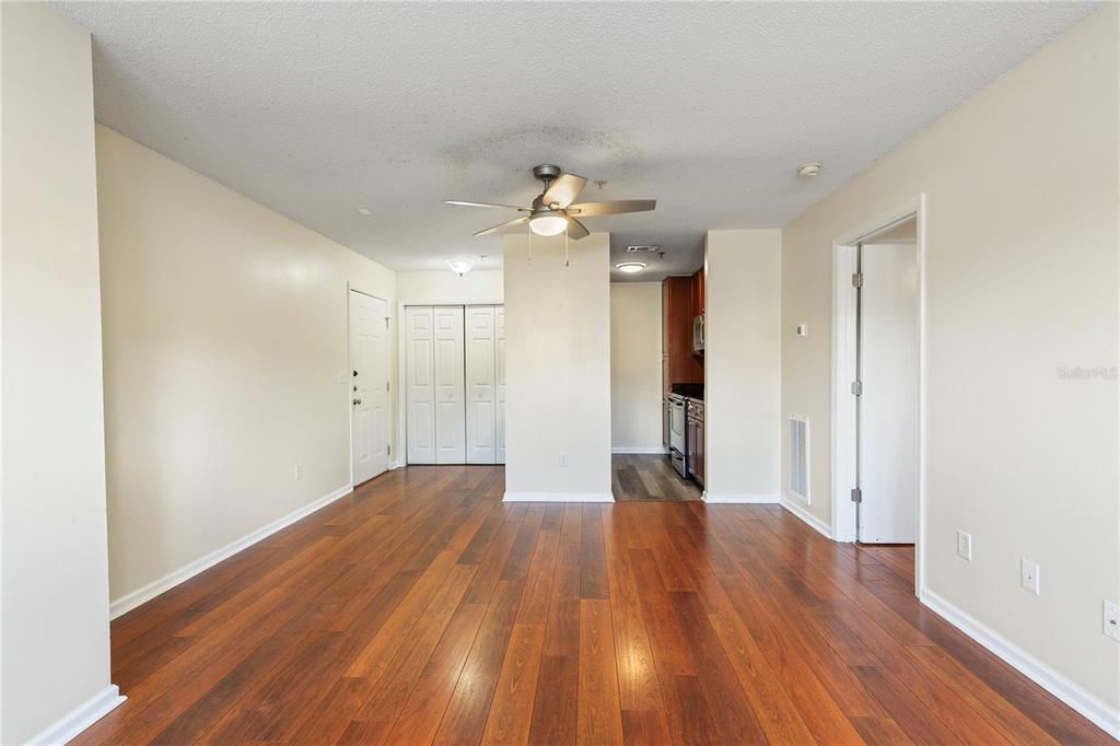 For Rent: $1,450 (1 beds, 1 baths, 665 Square Feet)