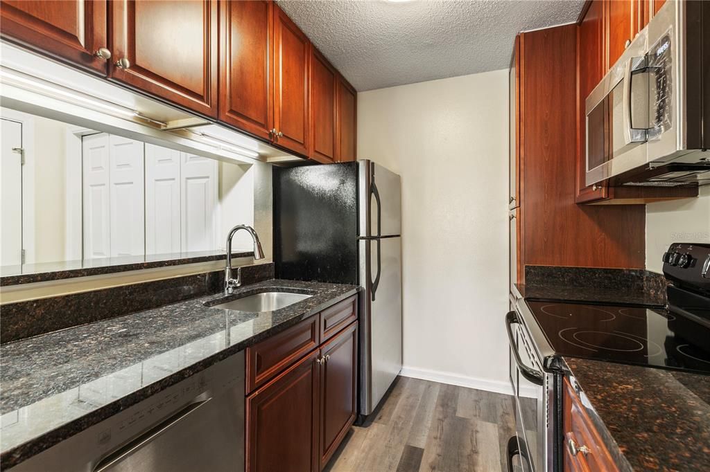 For Rent: $1,450 (1 beds, 1 baths, 665 Square Feet)