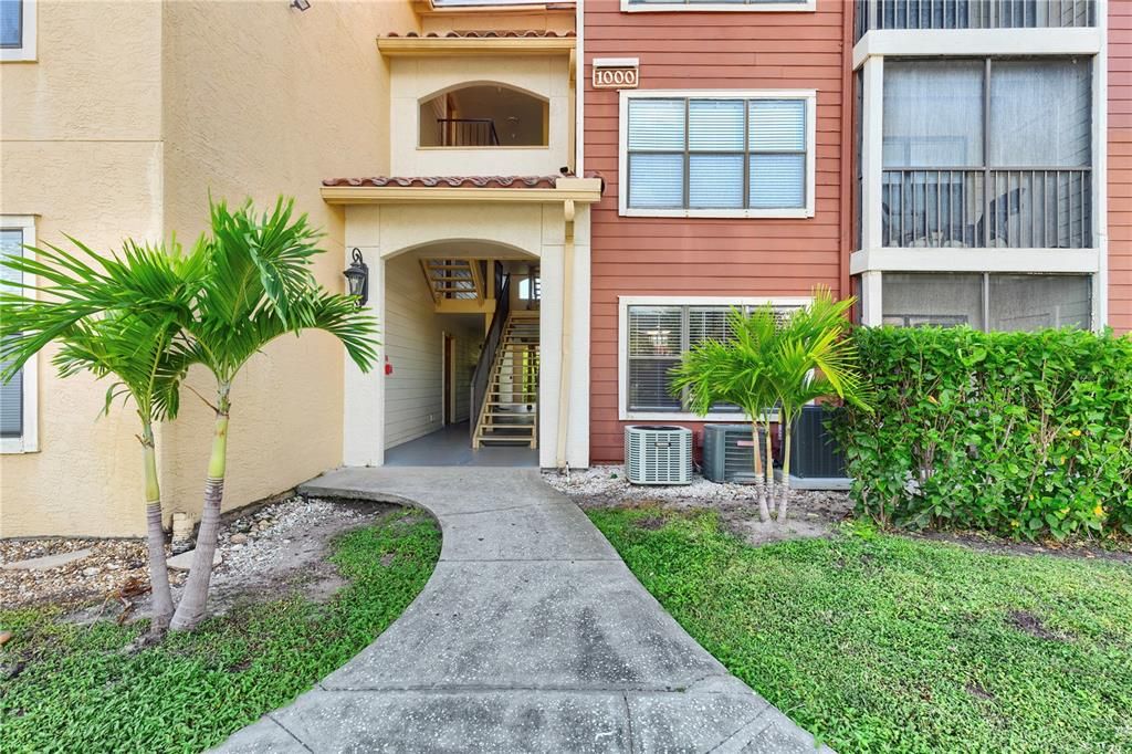 For Rent: $1,450 (1 beds, 1 baths, 665 Square Feet)