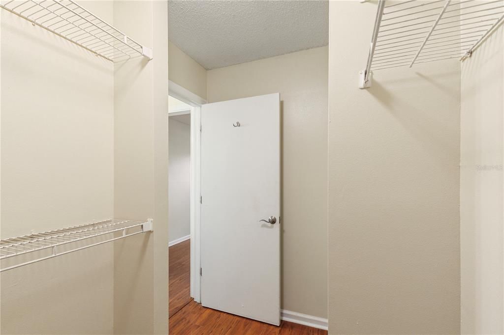 For Rent: $1,450 (1 beds, 1 baths, 665 Square Feet)