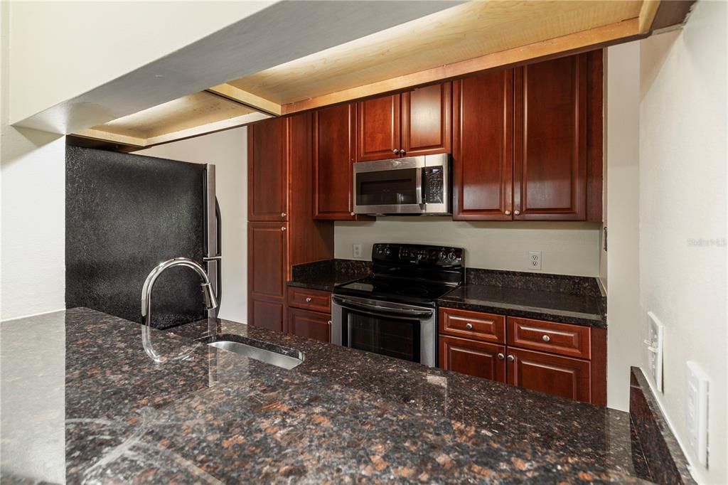 For Rent: $1,450 (1 beds, 1 baths, 665 Square Feet)