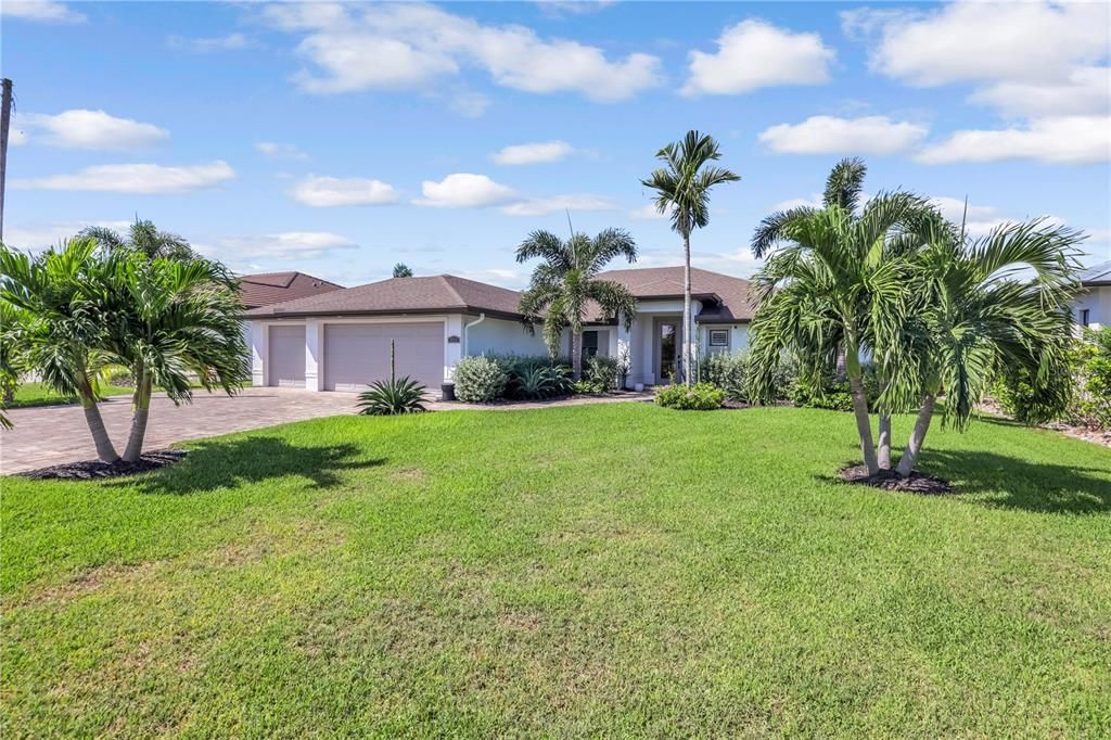 For Sale: $700,000 (4 beds, 3 baths, 2131 Square Feet)
