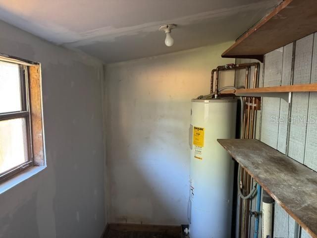 For Sale: $99,900 (2 beds, 2 baths, 552 Square Feet)