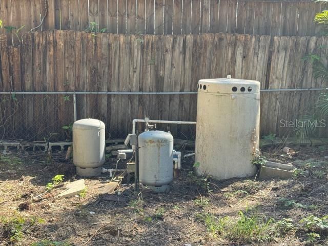 For Sale: $99,900 (2 beds, 2 baths, 552 Square Feet)