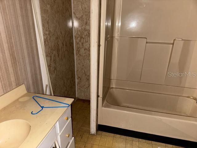 For Sale: $99,900 (2 beds, 2 baths, 552 Square Feet)