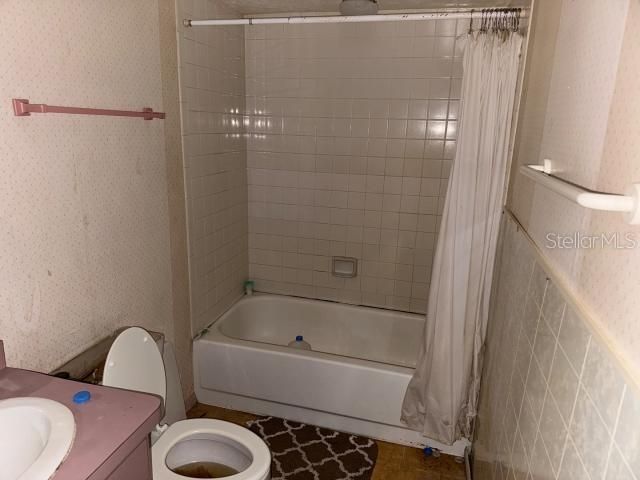 For Sale: $99,900 (2 beds, 2 baths, 552 Square Feet)