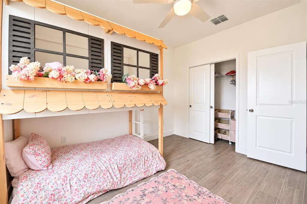 For Sale: $469,000 (5 beds, 3 baths, 2607 Square Feet)