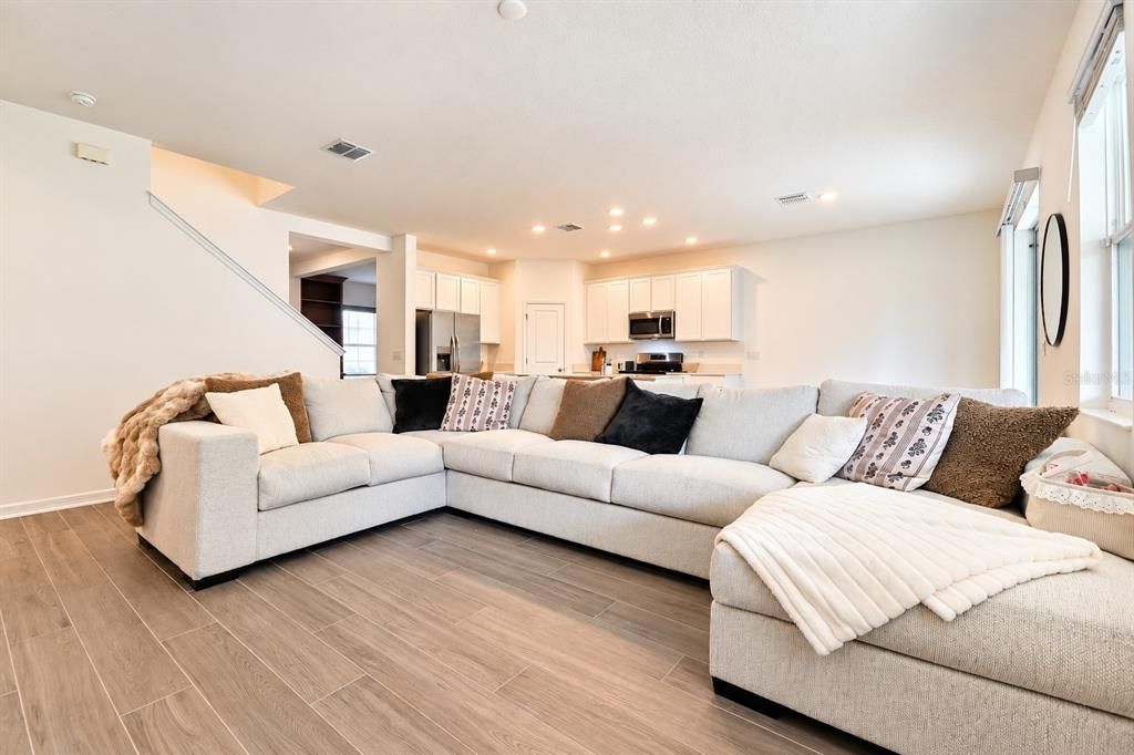 For Sale: $469,000 (5 beds, 3 baths, 2607 Square Feet)