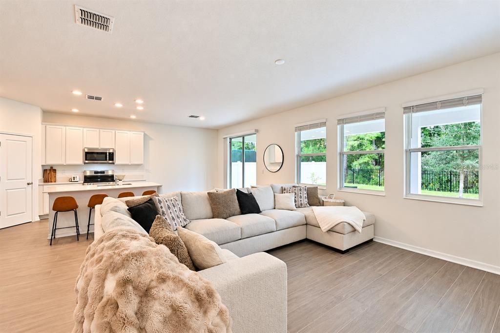 For Sale: $469,000 (5 beds, 3 baths, 2607 Square Feet)