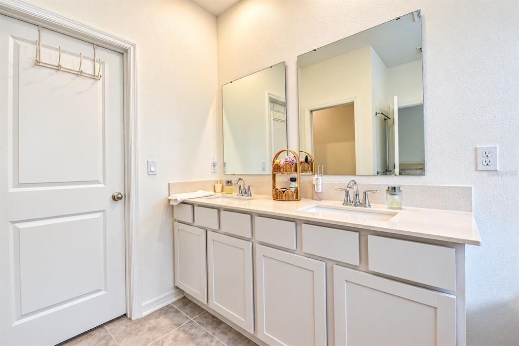 For Sale: $469,000 (5 beds, 3 baths, 2607 Square Feet)