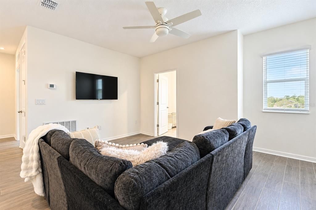 For Sale: $469,000 (5 beds, 3 baths, 2607 Square Feet)