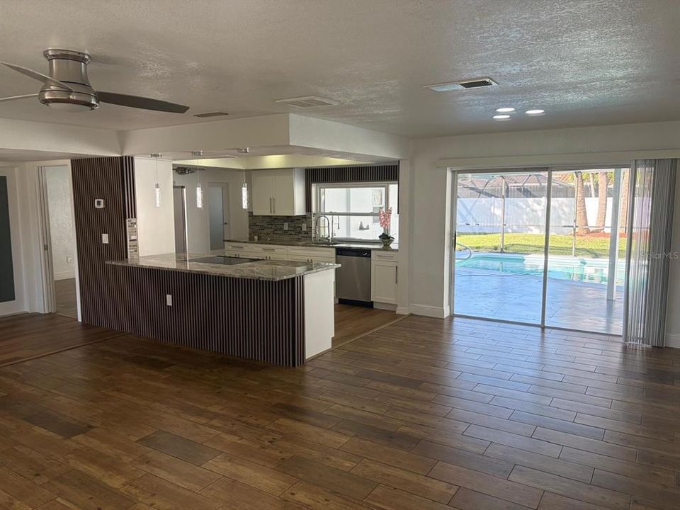 For Sale: $359,900 (3 beds, 2 baths, 1615 Square Feet)
