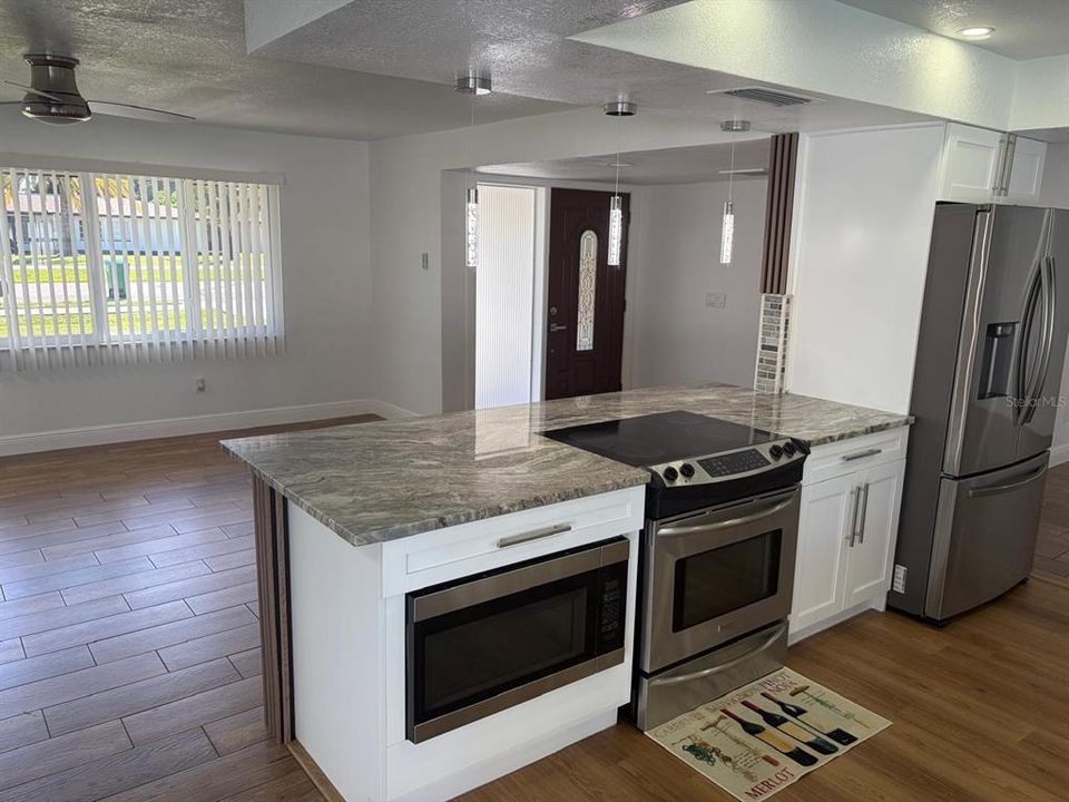 For Sale: $359,900 (3 beds, 2 baths, 1615 Square Feet)