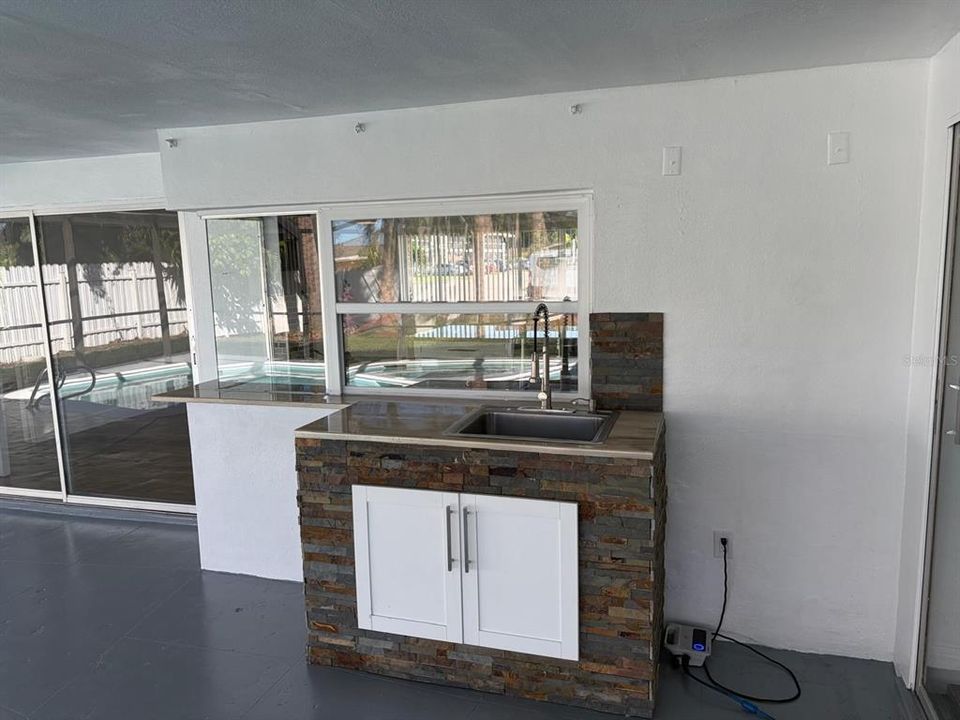 For Sale: $359,900 (3 beds, 2 baths, 1615 Square Feet)