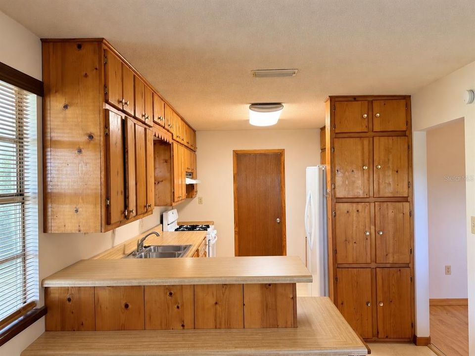 For Sale: $575,000 (3 beds, 2 baths, 1360 Square Feet)
