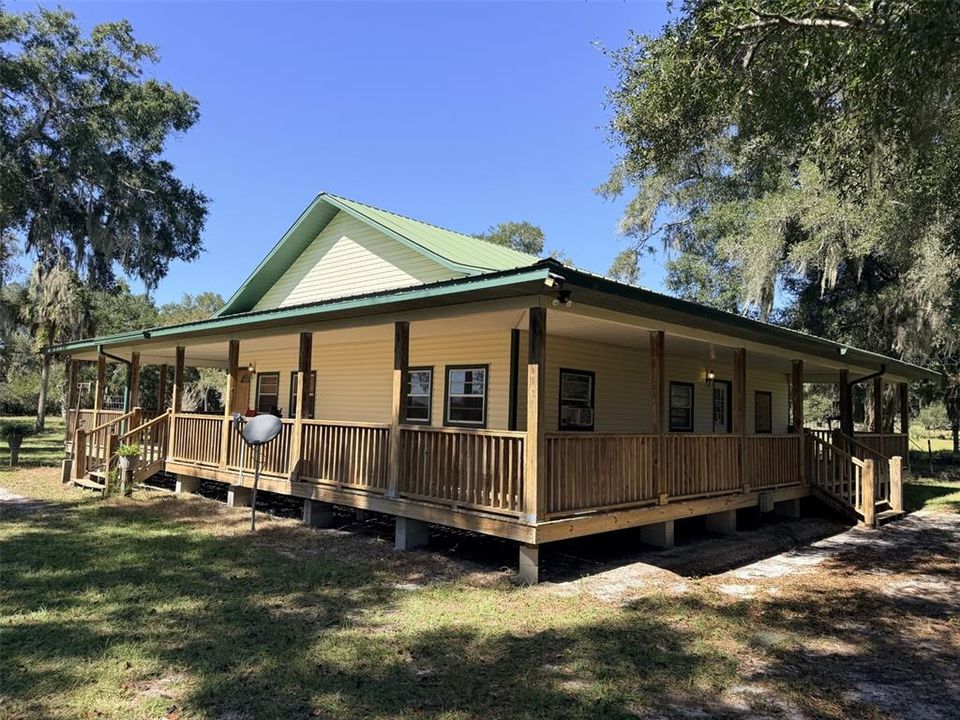 For Sale: $575,000 (3 beds, 2 baths, 1360 Square Feet)