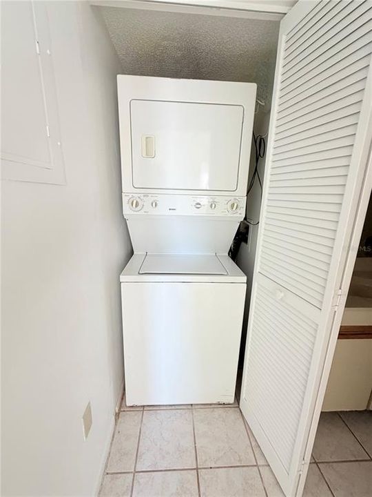 На продажу: $159,900 (2 спален, 2 ванн, 900 Квадратных фут)