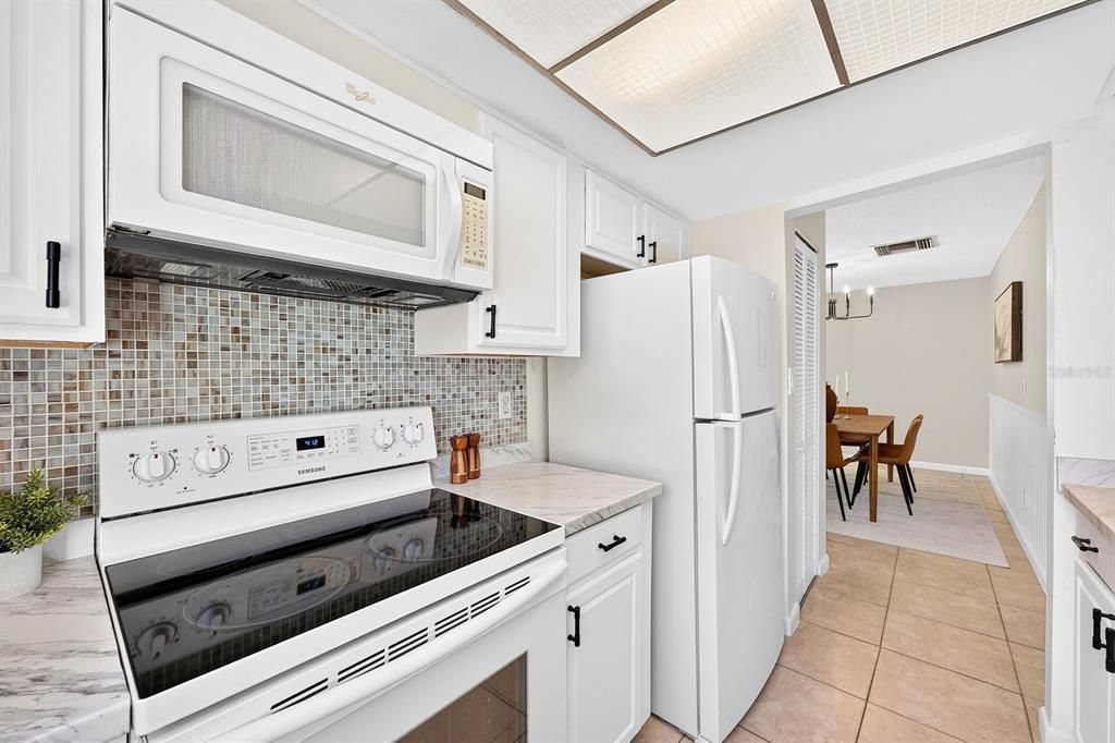 На продажу: $348,000 (2 спален, 2 ванн, 1000 Квадратных фут)