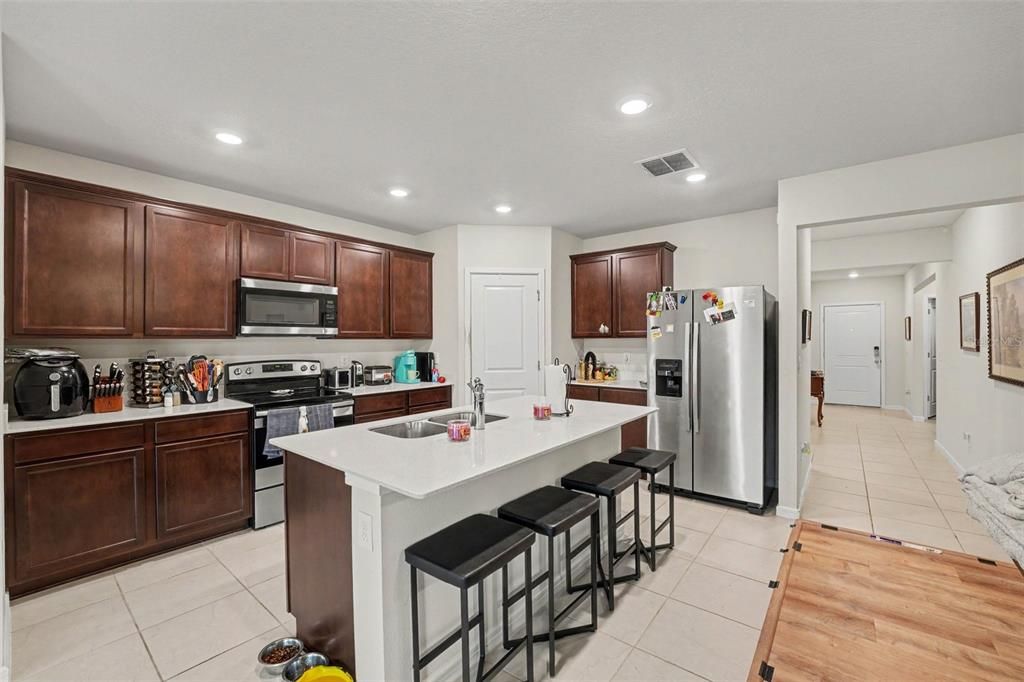 For Sale: $300,000 (3 beds, 2 baths, 1661 Square Feet)