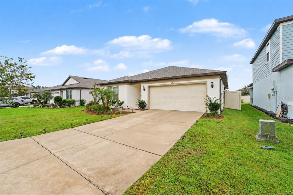 For Sale: $300,000 (3 beds, 2 baths, 1661 Square Feet)