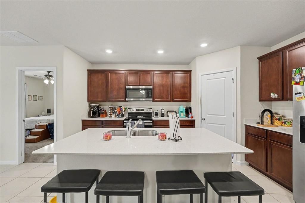 For Sale: $300,000 (3 beds, 2 baths, 1661 Square Feet)