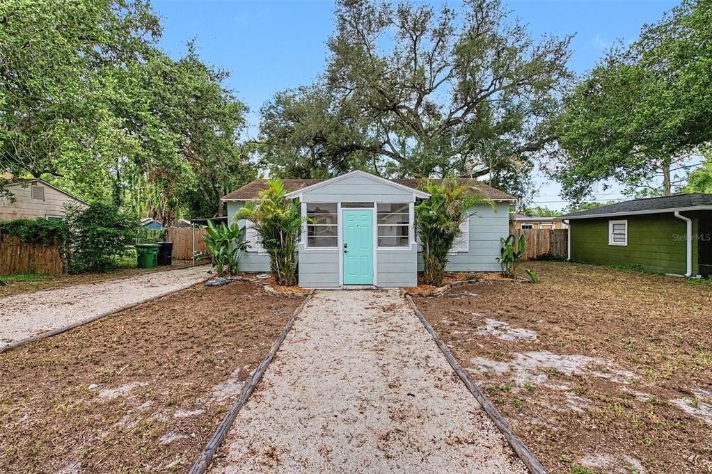 For Rent: $1,850 (2 beds, 1 baths, 804 Square Feet)