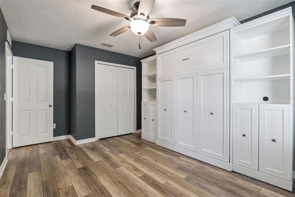 For Sale: $450,000 (4 beds, 2 baths, 2541 Square Feet)