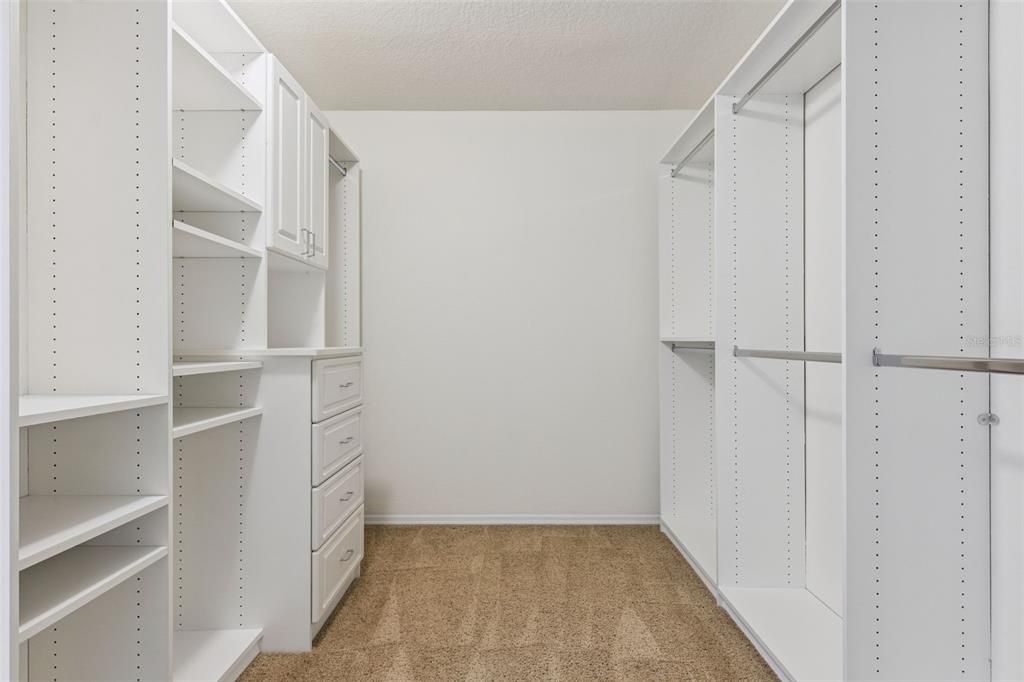 For Sale: $450,000 (4 beds, 2 baths, 2541 Square Feet)
