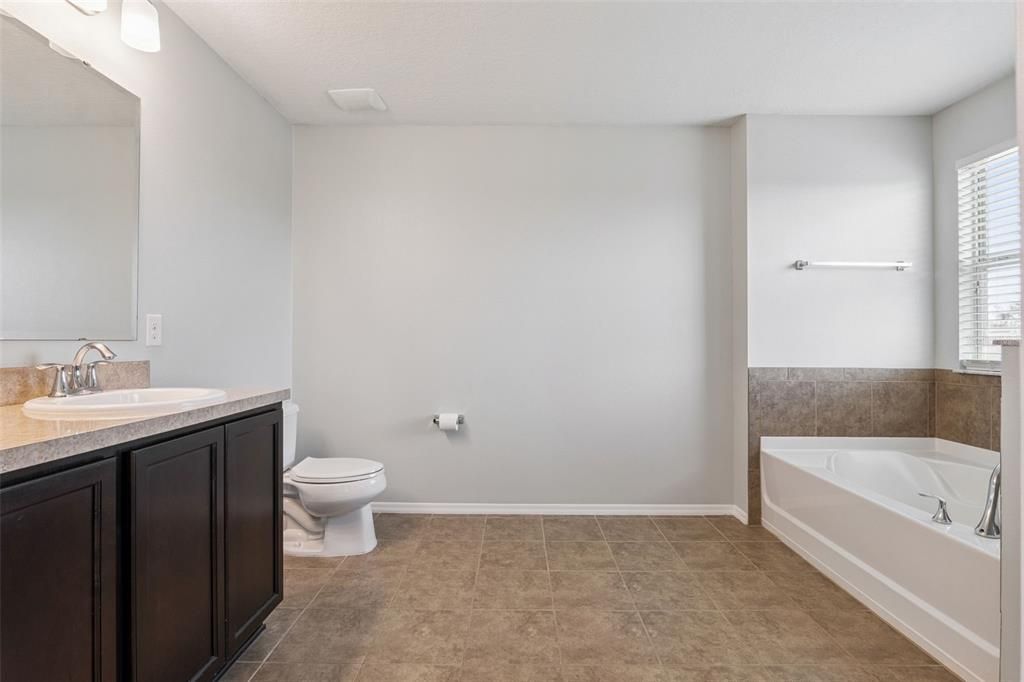 For Sale: $450,000 (4 beds, 2 baths, 2541 Square Feet)