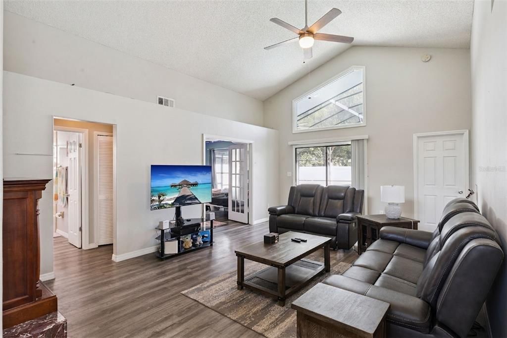 For Sale: $369,900 (3 beds, 2 baths, 1619 Square Feet)