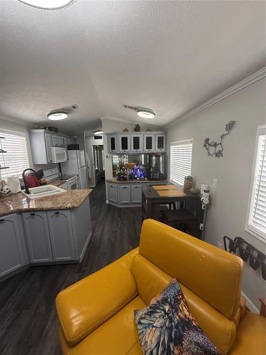 For Sale: $189,900 (1 beds, 1 baths, 500 Square Feet)