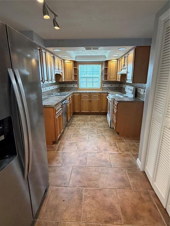 В аренду: $1,885 (4 спален, 2 ванн, 1690 Квадратных фут)