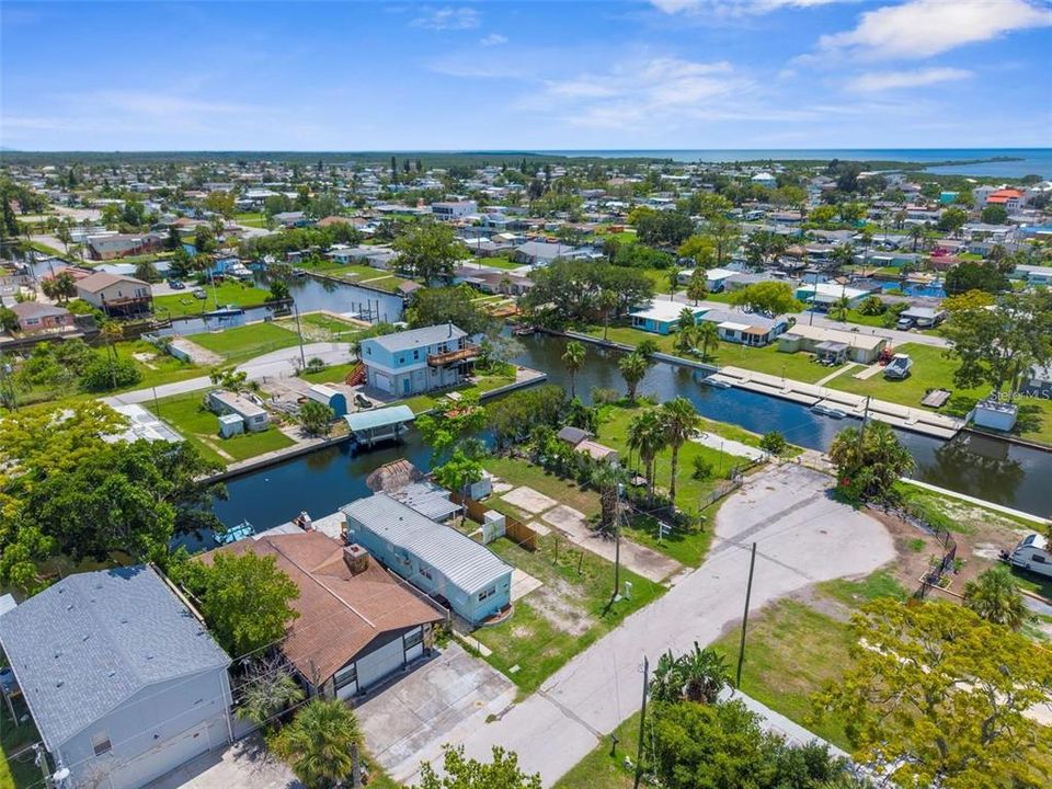 На продажу: $159,000 (2 спален, 3 ванн, 752 Квадратных фут)