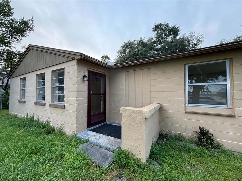 For Sale: $180,000 (3 beds, 2 baths, 1300 Square Feet)