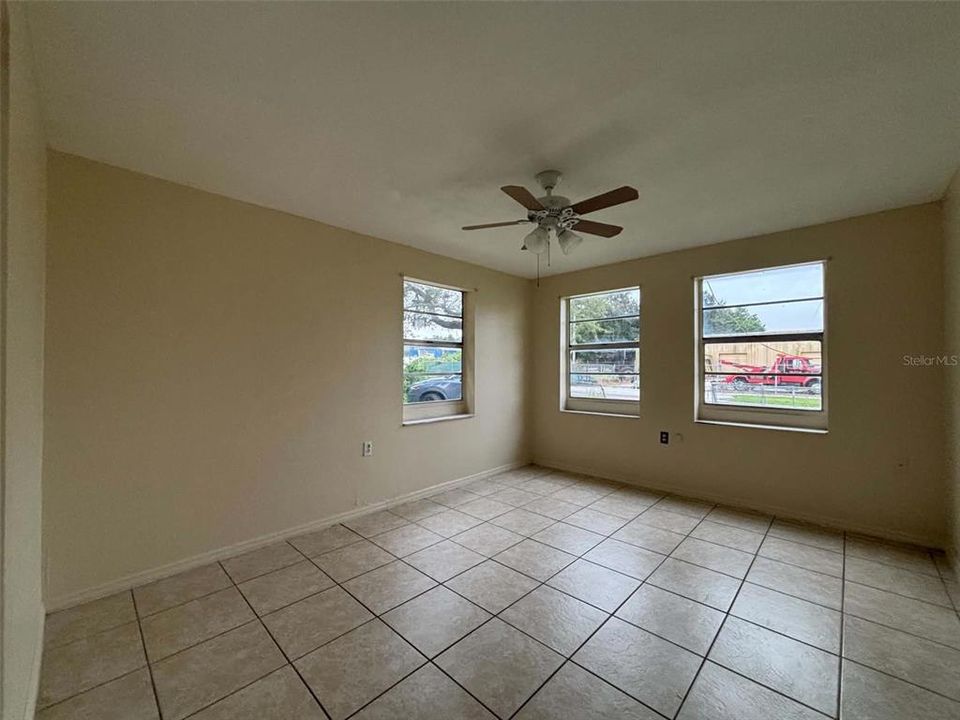 For Sale: $180,000 (3 beds, 2 baths, 1300 Square Feet)