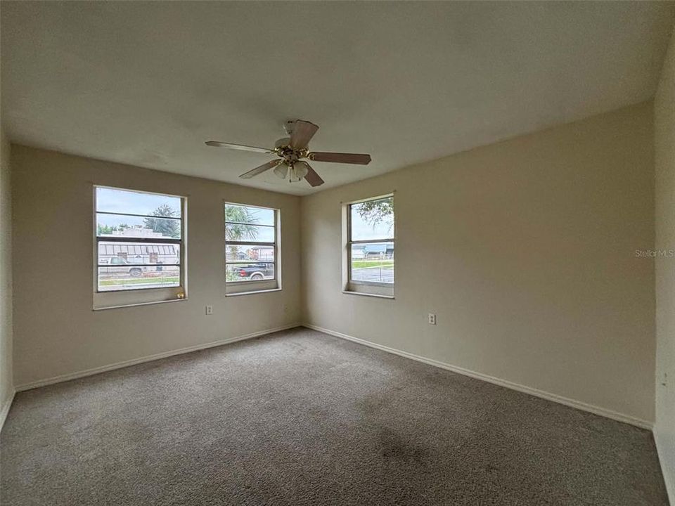 For Sale: $180,000 (3 beds, 2 baths, 1300 Square Feet)