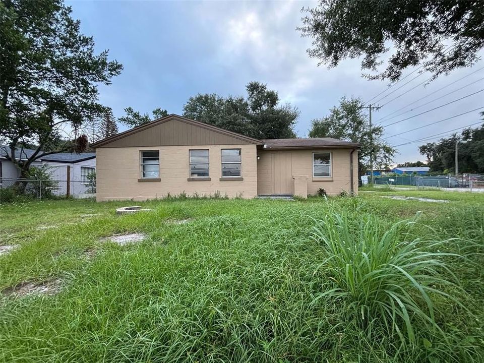 For Sale: $180,000 (3 beds, 2 baths, 1300 Square Feet)