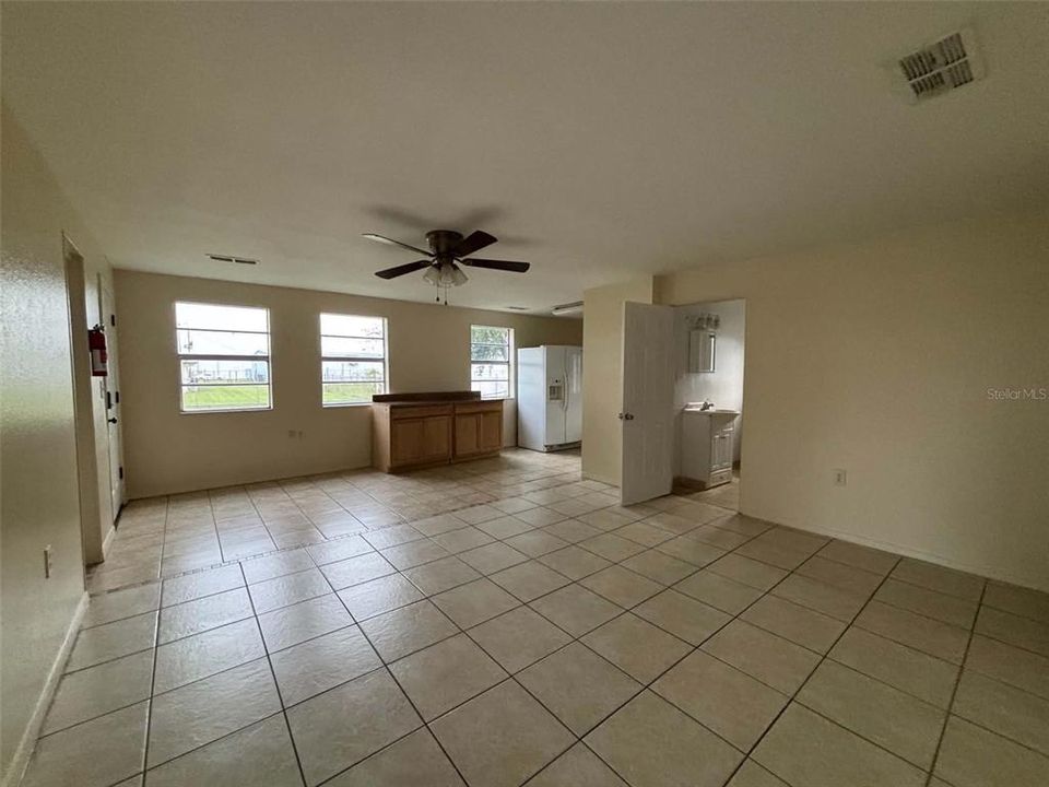 For Sale: $180,000 (3 beds, 2 baths, 1300 Square Feet)