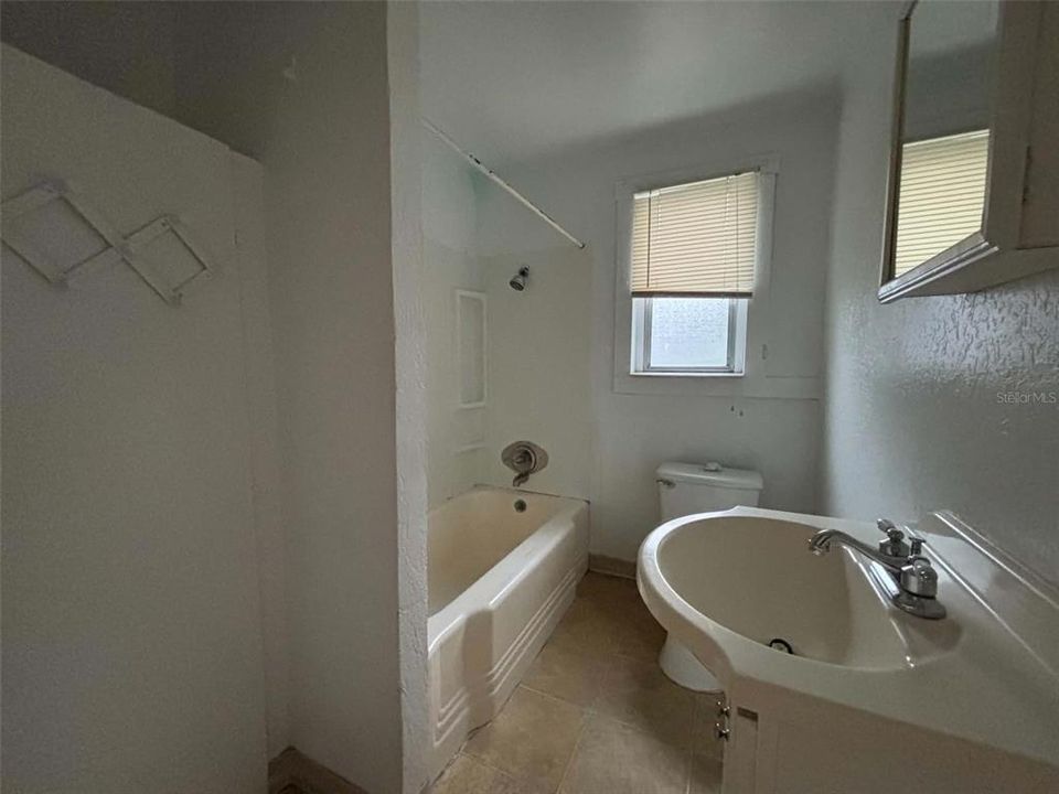 For Sale: $180,000 (3 beds, 2 baths, 1300 Square Feet)