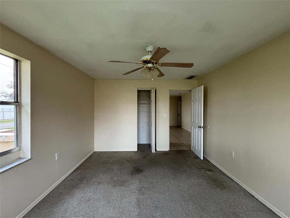 For Sale: $180,000 (3 beds, 2 baths, 1300 Square Feet)