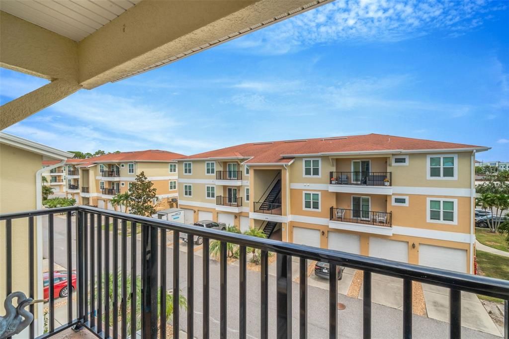 For Sale: $235,000 (2 beds, 2 baths, 1031 Square Feet)