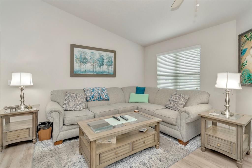 For Sale: $235,000 (2 beds, 2 baths, 1031 Square Feet)