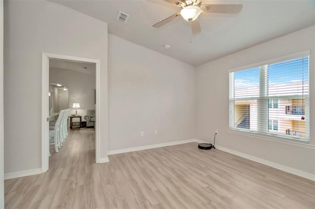 For Sale: $235,000 (2 beds, 2 baths, 1031 Square Feet)