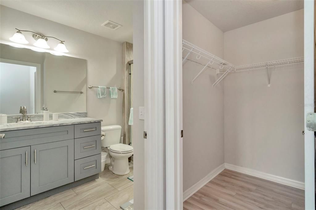 For Sale: $235,000 (2 beds, 2 baths, 1031 Square Feet)