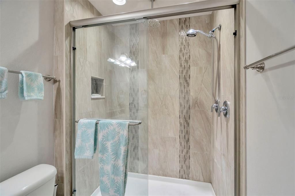 For Sale: $235,000 (2 beds, 2 baths, 1031 Square Feet)