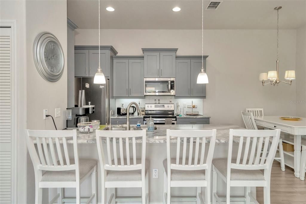 For Sale: $235,000 (2 beds, 2 baths, 1031 Square Feet)