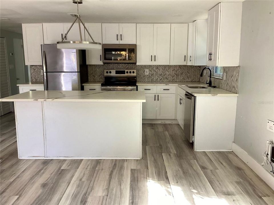 For Sale: $359,900 (3 beds, 2 baths, 1200 Square Feet)
