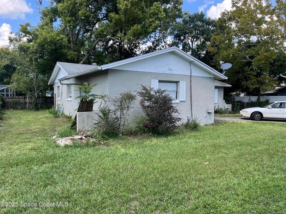 For Sale: $260,000 (3 beds, 2 baths, 1067 Square Feet)